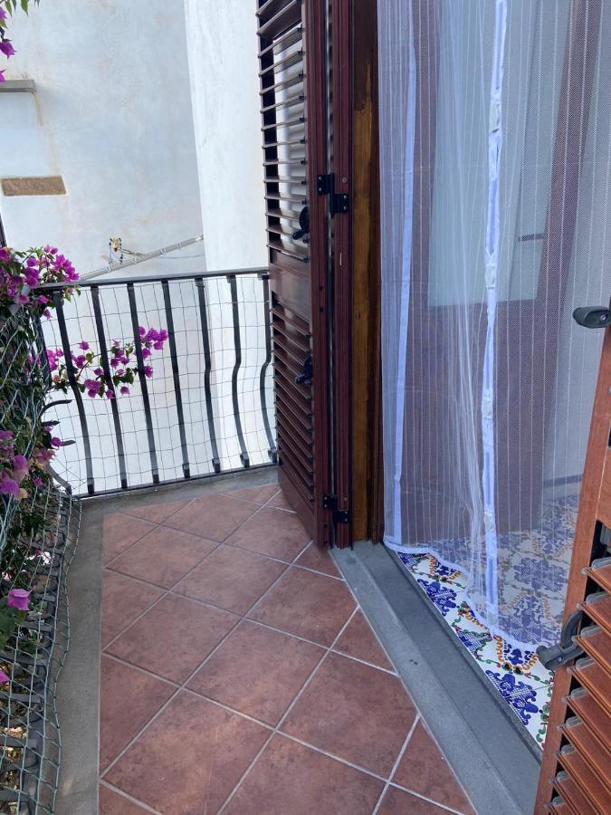Casa Isabella Loc Turist Br Apartment ลีปารี ภายนอก รูปภาพ